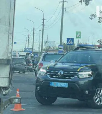 У Луцьку зіткнулися три автівки, є постраждалі. Рух біля ПортCity ускладнений