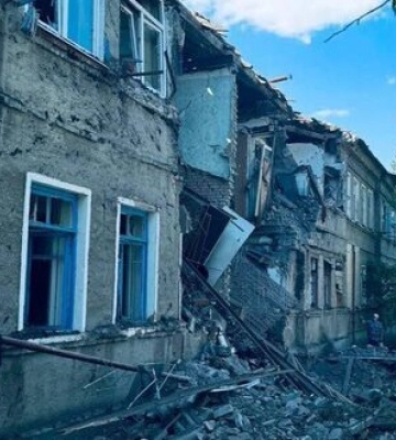 Пять взрывов раздалось в Краматорске: Оккупанты ударили из РСЗО &quot;Смерч&quot;, под завалами оказался человек. ФОТО