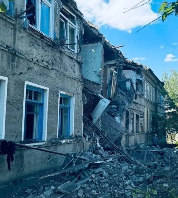 Оккупанты ударили &quot;Смерчем&quot; по Краматорску: есть попадание в двухэтажку, один человек под завалами