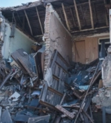 У Краматорську з-під завалів житлового будинку врятували чоловіка