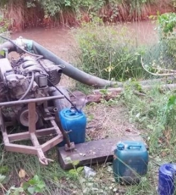 На півночі Рівненщини викрили бурштинокопача