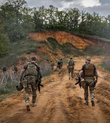 БМП Bradley спас воинов: ВСУ показали эффектные кадры эвакуации военных под Покровском (видео)