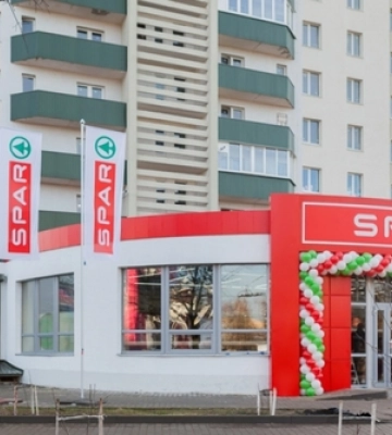 То булочка з тарганом, то скисле молоко: луцький супермаркет втрапив у черговий скандал 