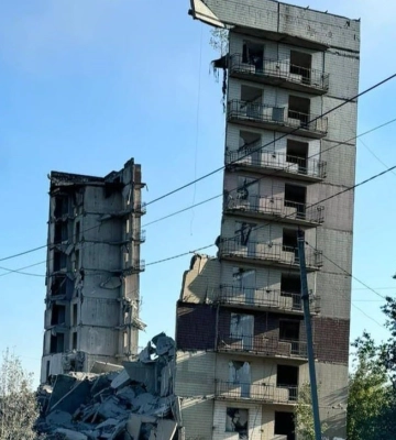 У Мирнограді на Донеччині ворог вдарив по багатоповерхівці