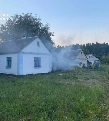 Через дитячі пустощі біля Луцька згоріла господарча споруда