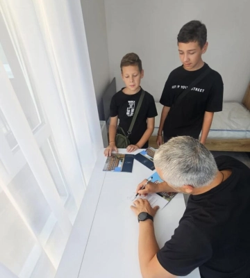 Родині фельдшера, загиблого під час подвійного ракетного удару по Одесі, вручили ключі від нової квартири