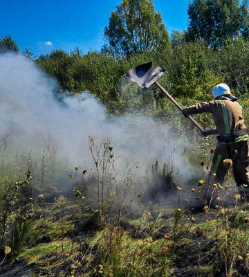 Сумські рятувальники неодноразово ліквідовували загоряння на відкритих територіях (ВІДЕО)