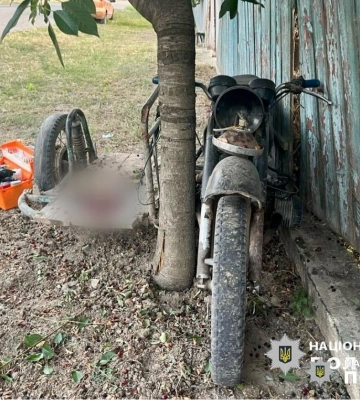 На Одещині водій мотоцикла з чотирма пасажирами потрапив в аварію, - ФОТО