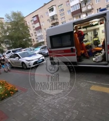 Швидко їхав: у Володимирі водій легковика збив трирічну дитину 