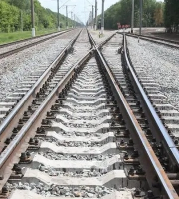 На залізничних коліях під Києвом загинула 19-річна дівчина