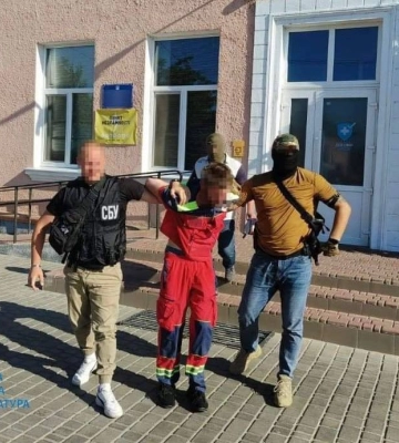 Передавав дані про розташування українських військових: медпрацівника з Одещини підозрюють у держзраді