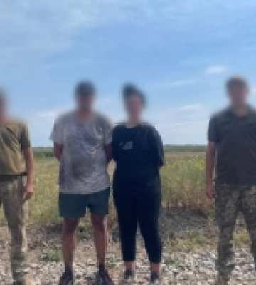 Білгород-Дністровські прикордонники врятували пару, яка понад добу намагалася вибратися з густих заростей та болота