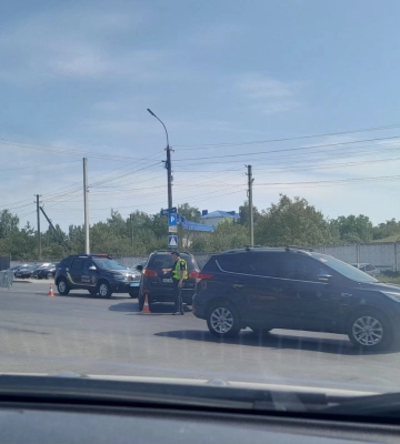 У Луцьку біля консульства сталася аварія: рух ускладнений. Фото