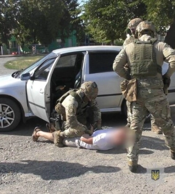 В Кривом Роге мужчина заказал убийство знакомого из-за того, что он общался с его женой.