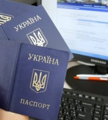 Без ТЦК нікуди: нові правила оформлення паспортів за кордоном для чоловіків