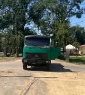 На Одещині зіткнулися вантажівка та мопед – постраждали жінка та двоє дітей