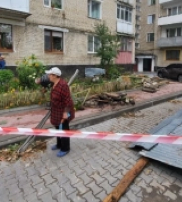 У Володимирі обіцяють часткову компенсацію за збитки від знесеного даху