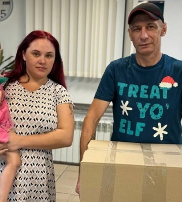 Консерви, паштет, страви з тушкованим м’ясом, галети: у Дніпрі вимушені переселенці щомісячно отримують безкоштовні набори продуктів харчування