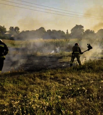 На Сумщині вогнеборці двічі приборкували пожежі в житловому секторі, які виникли через ворожі удари