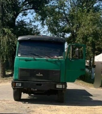 На Одещині зіткнулися вантажівка та мопед – постраждали жінка та двоє дітей