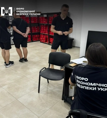 В Одесі зловмисники реалізовували товари під виглядом відомого бренду