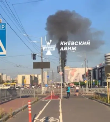 У Києві сталася пожежа біля одного з торговельно-розважальних центрів