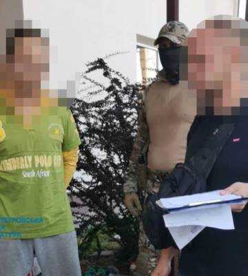 Стара кухня, пакети АТБ і 16 телефонів з доказами — агенти полювали на заводи БпЛА на Дніпропетровщині
