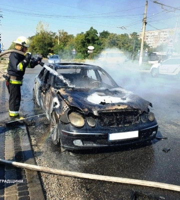 У Кропивницькому горів легковик