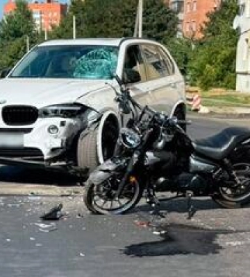 У Полтаві зіткнулися легковик і мотоцикл: постраждали обидва водії