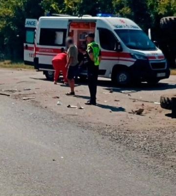 На Полтавщині легковик врізався у вантажівку, є постраждалі