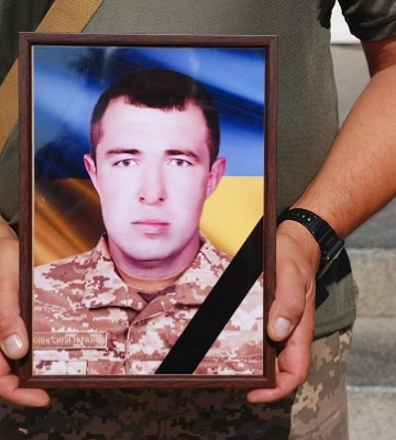 Шосткинська громада попрощалася із загиблим захисником Володимиром Чайкою Шосткинська громада попрощалася із загиблим захисником Володимиром Чайкою