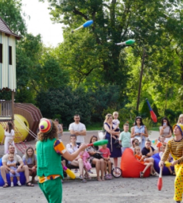 В селі на Львівщині висадять 350 сакур