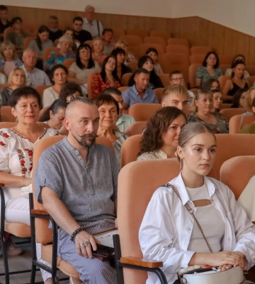 Черкаські школярі та їхні наставники отримали грошові премії