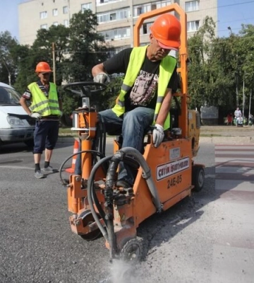 У Львові на частині проспекту Чорновола розпочали ремонт дорожнього полотна