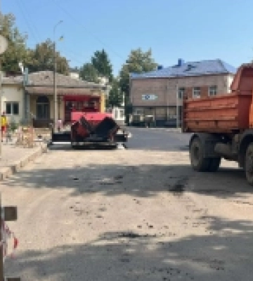 На місці літньої тераси пабу в центрі Рівного будують дорогу