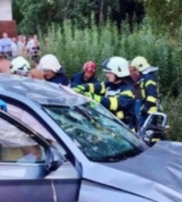 На Волині внаслідок зіткнення автомобіля та мотоцикла постраждали троє молодиків