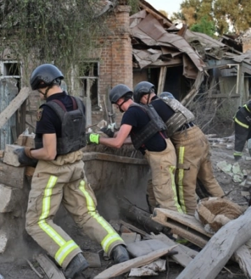 Прокурори Шосткинщини розпочали слідство: окупанти з артилерії обстріляли житловий сектор м. Дружба на Сумщині