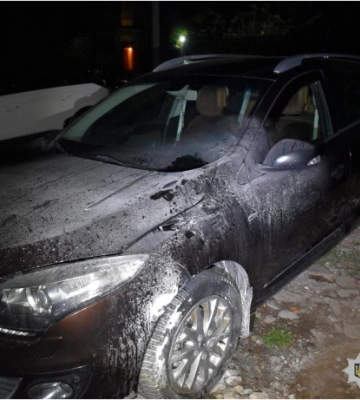 У Харкові чоловік із ревнощів підпалив чуже авто