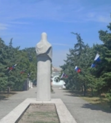 Російські окупанти готують Генічеськ до святкування «Дня російського флагу»