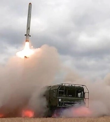 Россияне нанесли ракетный удар по Николаевской области: вспыхнули пожары, эвакуированы люди