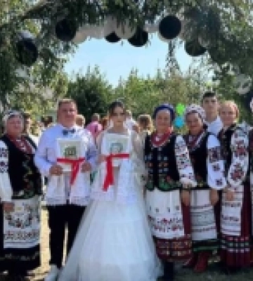 «Читання корони»: на Волині відтворили автентичний весільний обряд