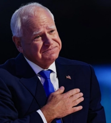 США: Тім Волц офіційно прийняв номінацію кандидатом у віцепрезиденти від демократів