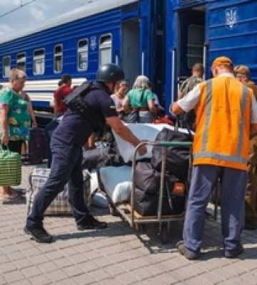 Павлоград не справляется с эвакуированными из-за отсутствия государственной логистики, - волонтер