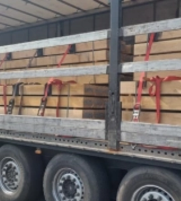Волинські митники запобігли незаконному експорту деревини через пост «Ягодин»