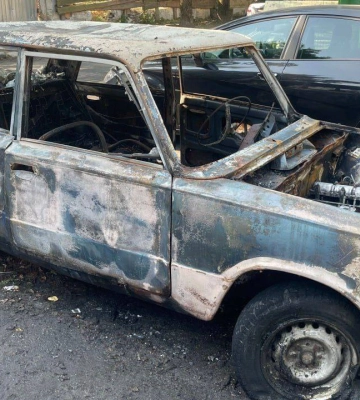 У центрі Луцька вночі вщент згоріло авто