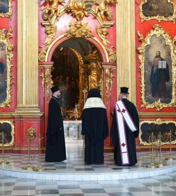 Делегація Вселенського Патріархату прибула до Києва: запланували зустрічі для пошуку шляхів порозуміння у церковному питанні