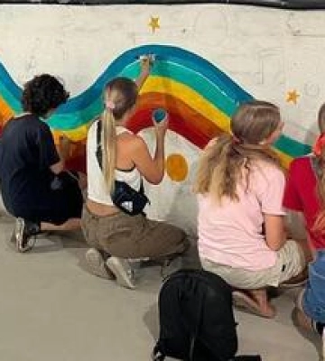 Волонтери розмалювали стіни укриття полтавської школи №40