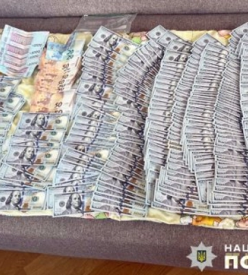 Трьох керівників коледжу затримали на хабарі у Житомирі