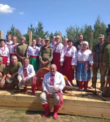 Фольклорні колективи Рівненщини влаштовують концерти для військових