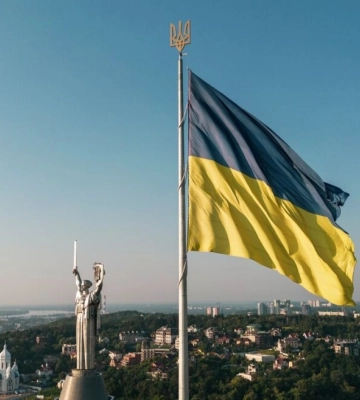 У Києві приспустили головний прапор України: названо причину